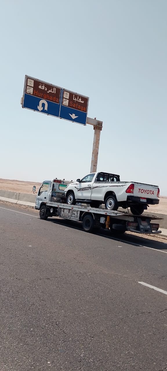 ونش أزرق ينقل بيك أب تويوتا أبيض - محور 30 يونيو