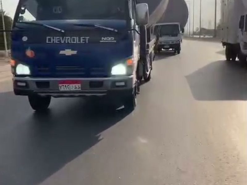 فيديو: ونش انقاذ أحمد أبو مسلم ينقل خزان عملاق على الطريق - الإسماعيلية